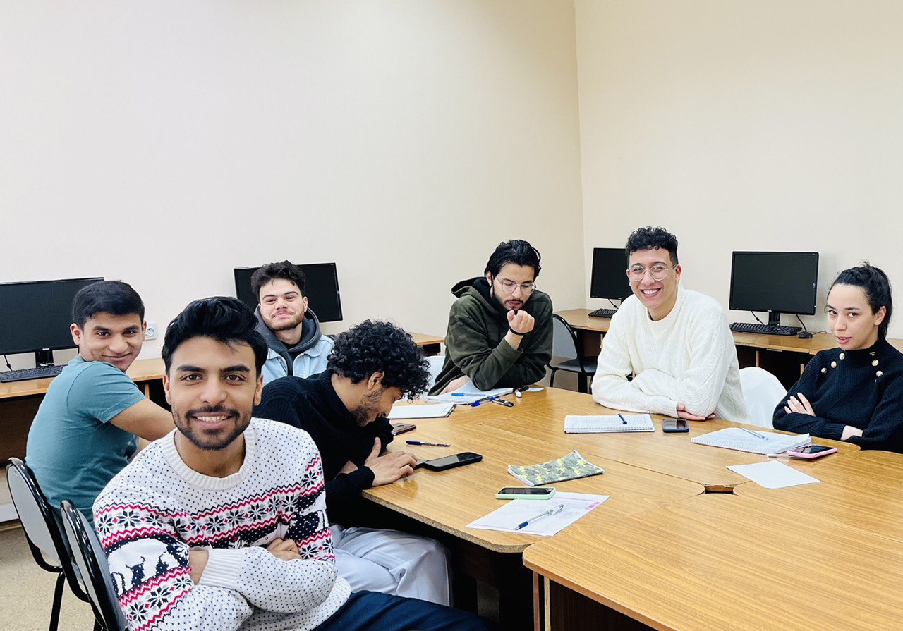 В канун майских праздников, а также в праздничный период доцент кафедры ВИиО Т.В. Гаврилова подготовила и провела ряд образовательных и культурных мероприятий с русскими и иностранными студентами университета.